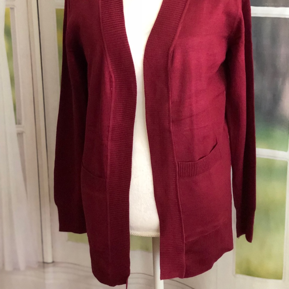 OPEN CARDIGAN SWEATER WITH POCKETS.